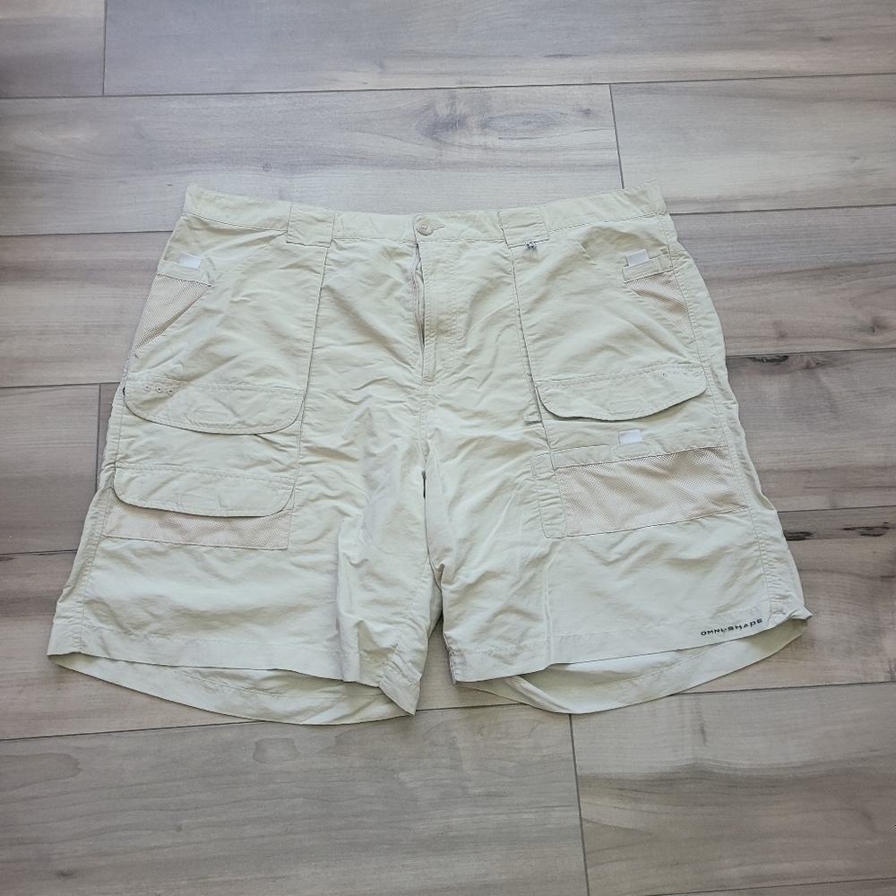Columbia Men's Tan Shorts
